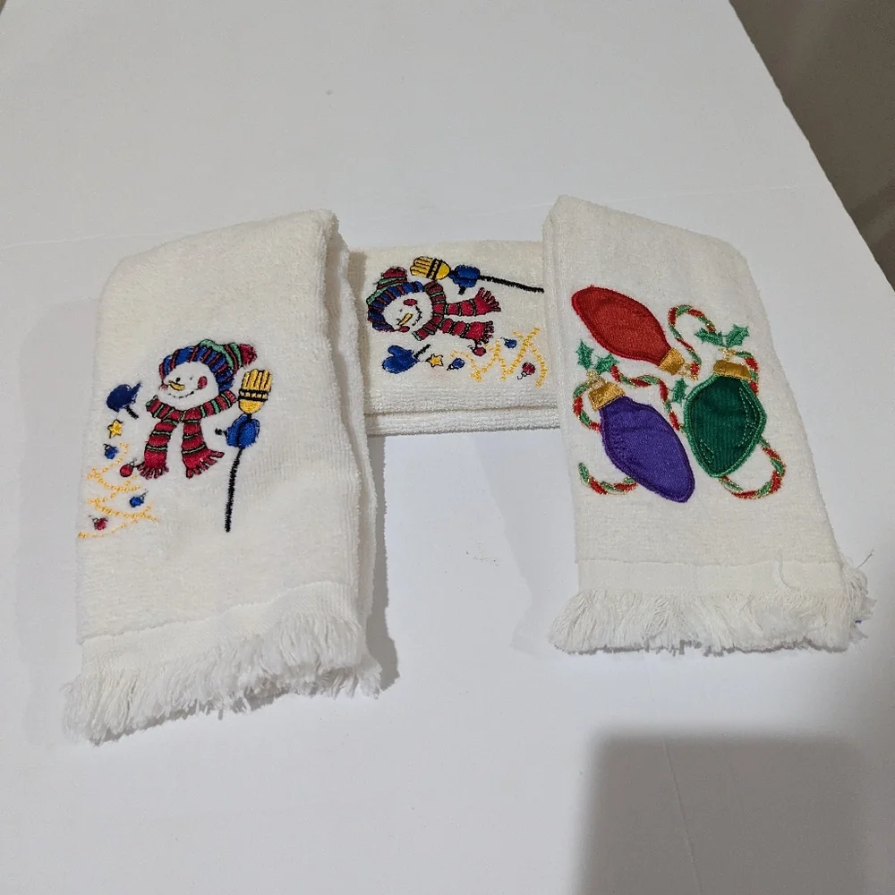 New 3 Pc Festive Snowman and Ornament Finger Towels